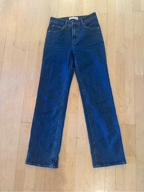 LIKE NEW 90’s Snatched Mid Rise Straight Women's Dark Blue Jeans by Denim Forum